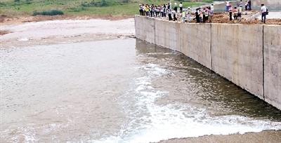 丹江水昨夜抵達平頂山水庫 村民歡呼留下熱淚